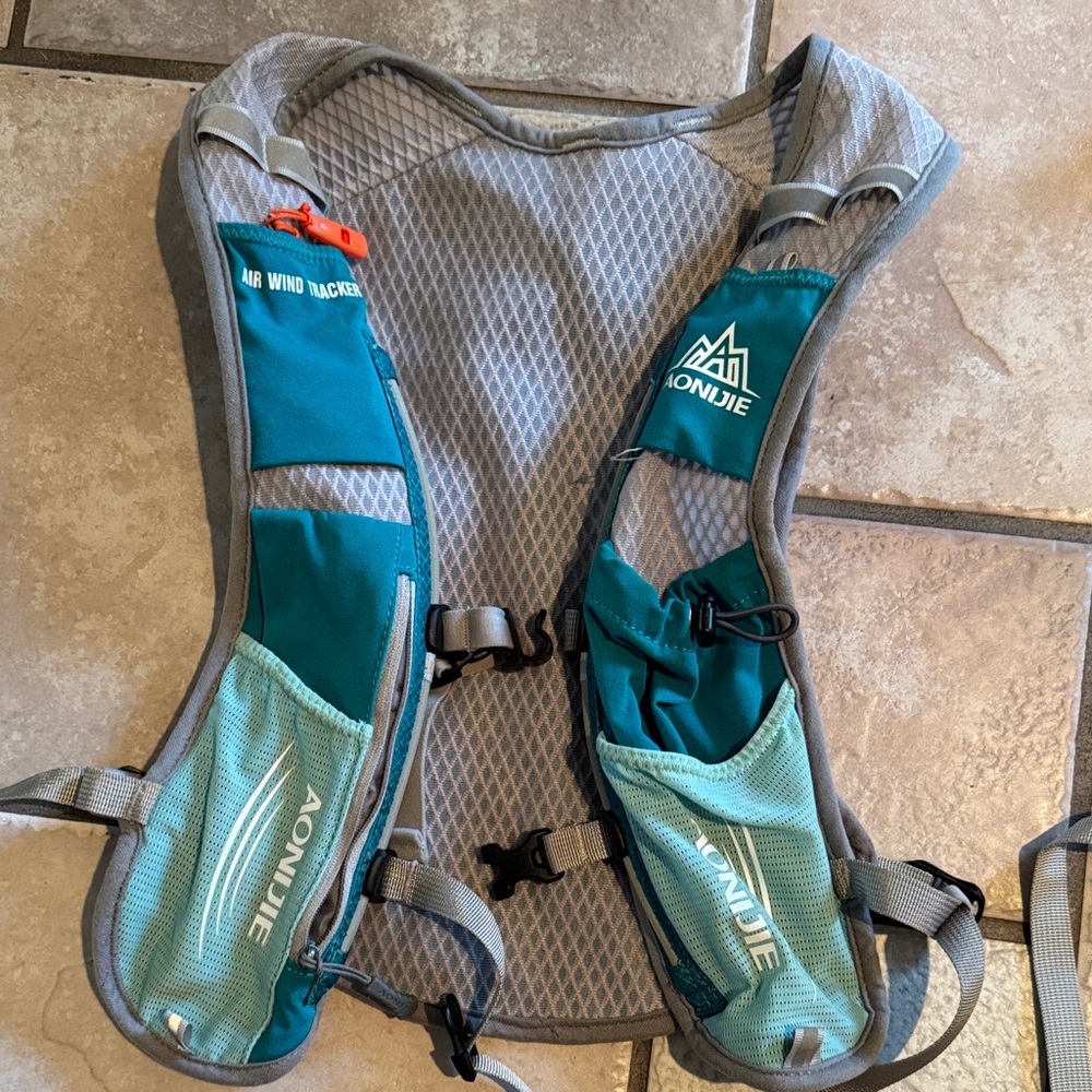 Aonijie Teal and Gray Running Vest
